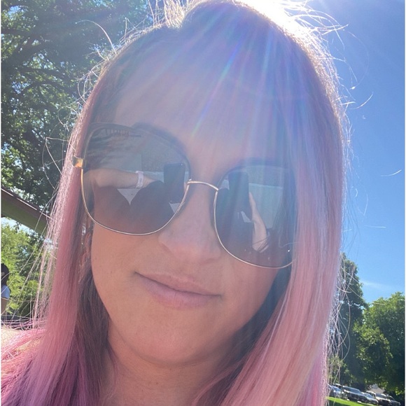 Meet your Posher, Rachel - Picture 4 of 4